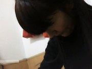 良家酒窝齐头帘少妇边看片边做还没干逼就水汪汪