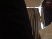 风流哥和漂亮餐厅服务员酒店开房自备情趣内衣口爆完再啪啪