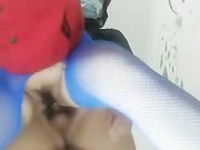 小甜甜家中招嫖大哥破处小浪女后入爆草蹲屁股下面擦血