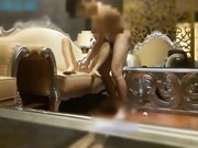 幼师酒店被土豪在沙发上玩弄嫩穴各种干后又抱在茶几上疯狂抽插