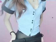 美女还在自拍穿着制服开档丝袜跳艳舞视频时就被在旁边观看的炮友忍不住狠狠爆操了!