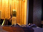 与极品黑丝美腿性感美女家中大尺度做爱自拍1