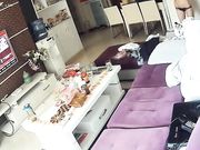 监控偷拍白领夫妻 老公吃老婆的小葡萄