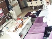 监控偷拍白领夫妻 老公吃老婆的小葡萄