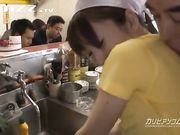 洗碗工客人面前被大厨扣湿了以后直接开干