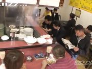 洗碗工客人面前被大厨扣湿了以后直接开干