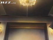 战斗中下流的女神 脱光了在男人的公鸡上狂抖动