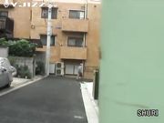 目标学生妹当街扒内裤