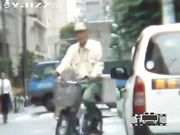 街头强袭 目标学生妹当街扒内裤