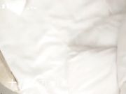 娇小水嫩的制服美女露露刚开苞没多久 酒店操完不刺激带到野外大战