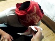 国产剧情小伙借钱不还被夫妻抓到宾馆大姨妈侍候口味有点重