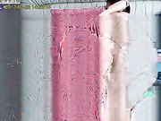 半夜跑到小姨子房间里老婆睡在旁边小心翼翼的一下一下来