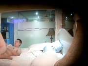 外表清纯漂亮大学美女刚进酒店就被中年男强行扯掉短裤先干一炮