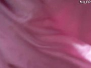 趁哥哥在洗澡对着嫂子来一炮