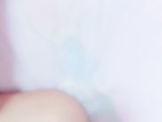 妹子手指扣逼秀 逼逼无毛三根手指插入出白浆