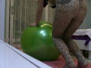 乱伦妈妈漏脸了趴着健身球啪啪高清无水