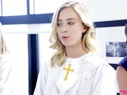 父亲组织儿女们一起练习合唱 没想到却成了孩子们性爱的场合