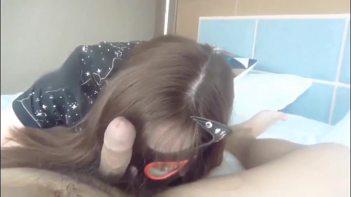 清纯师范大学妹黑丝开裆被射奶子上