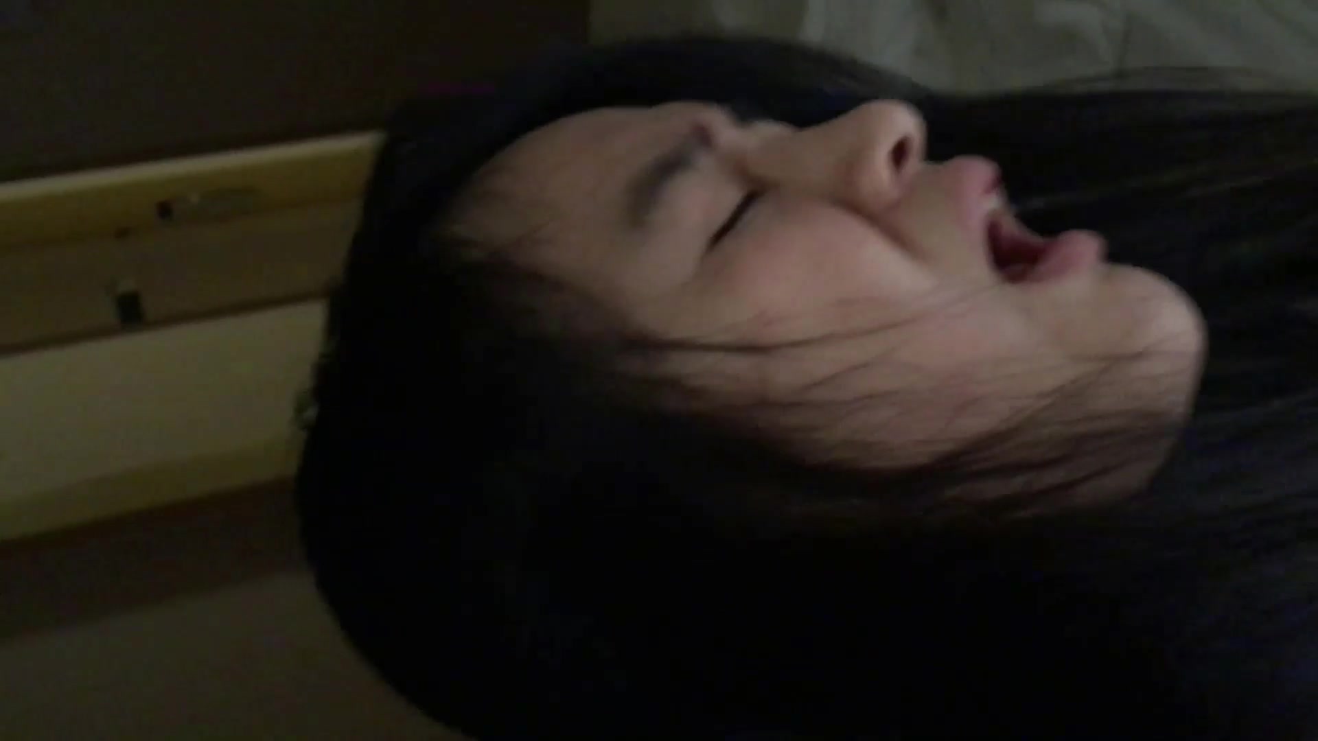 “痛,好痛,受不了了”漂亮大学靓妹和男友开房逼逼太紧轻轻一插就喊痛