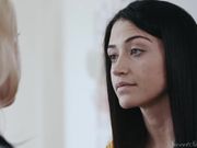 与爸爸的女友偷欢