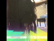 成都某大屌健身教練約長發妹開房浴室打炮