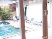 搭讪结识的身材非常SEX的姐妹花逛逛街吃饭拍点写真然后酒店玩双飞