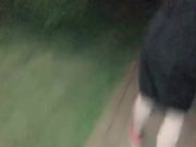 2位年轻漂亮小美女在公园穿超短裙玩露出,还让男友把闺蜜逼毛刮光啪啪