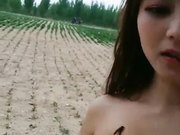 露天啪啪,旁边还个老头在干农活,又在乡下厕所里肏逼