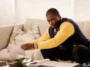 气质美少妇当着老公的面勾引