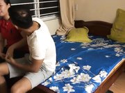 巴铁留学生小伙和宿管阿姨坐在床边上唠嗑情到浓时就脱光了上床啪啪