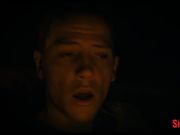 天气太冷姐弟俩一起在沙发上睡觉