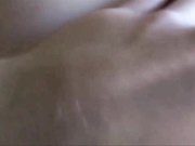 父亲借故吃女儿豆腐 被女儿拆穿勃起 索性直接满足鬼父欲望