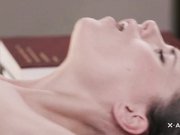 办公室里有这样的极品大长腿美女谁也不能认真工作