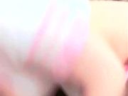 妹子自慰 脱掉内裤自摸逼逼翘着屁股诱人肥逼道具抽插呻吟