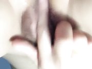 很漂亮有韵味的美少妇站着插穴自慰 流了好多水 看表情很是淫荡