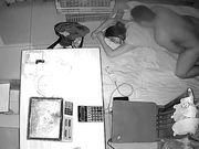 网络摄像头偷窥系列：住在店里的老板睡觉前和媳妇啪啪