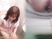 [国产小便偷拍合集]-制服小美女刚坐上马桶就喷尿 可能憋太狠了