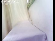 小诊所妇科检查 老医生在红衣美眉逼逼附近乱抠