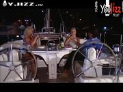 富二代花大价钱请数位二线小明星游艇party 沙滩上激情打炮