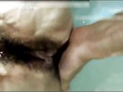 酒店浴缸大战97年大二小骚货 整个水缸里弥漫着爱液的味道