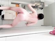 完美身材逼毛性感的艺校妹子家中浴室全裸跳劲舞