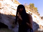 初次体验原始人生活 打野战吃野菜