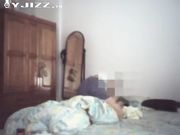 情侣自拍在女生家中偷偷打炮