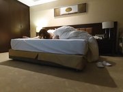 童颜美女酒店援交猛男各种高难度姿势狠狠爆操,干的美女腿发软