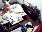 家庭网络摄像头偷拍光头佬和阴毛特别茂盛的老婆草B各种姿势人瘦操B特猛