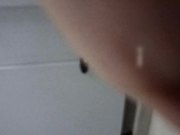 男厕所的妩媚呻吟声 漂亮美乳长腿网红妹与炮友男厕偷情野战