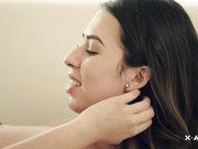 漂亮肉嘟嘟的丰满妹子太会舔吸鸡巴了看的刺激