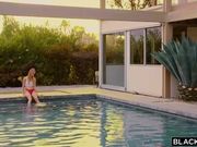 美女身材柔软嫩穴被大屌撑得太满了视觉冲击力真强内射鸡动