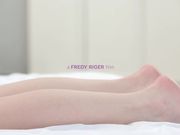 妹子这小屁股看的很让人心动苗条大长腿青春气息抵挡不住搞穴刺激啊