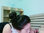 丰满身材骚熟女情趣女仆装双人啪啪 口交扣逼上位骑乘自己动非常诱人